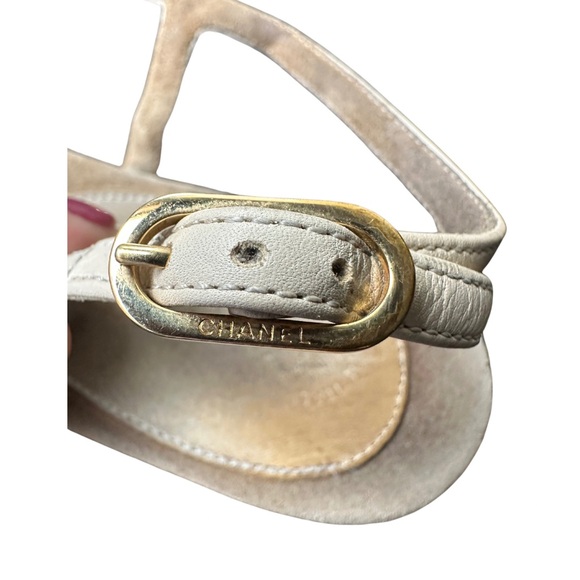 CHANEL cream leather T-Strap CC Gold Sandals - Picture 3 of 6